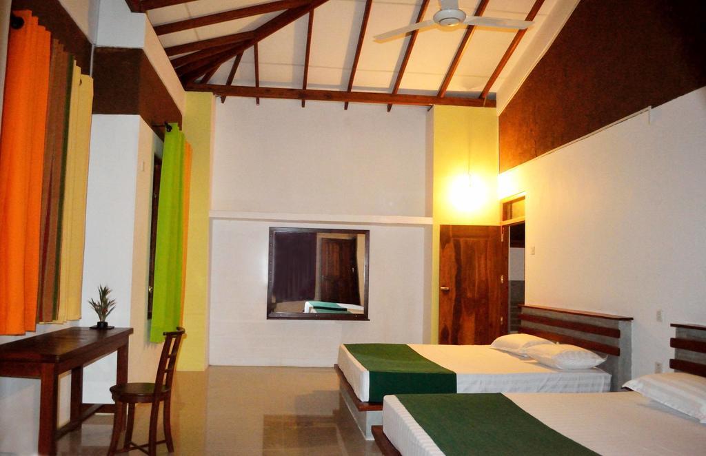 Pelican View Cottages Катарагама Екстериор снимка